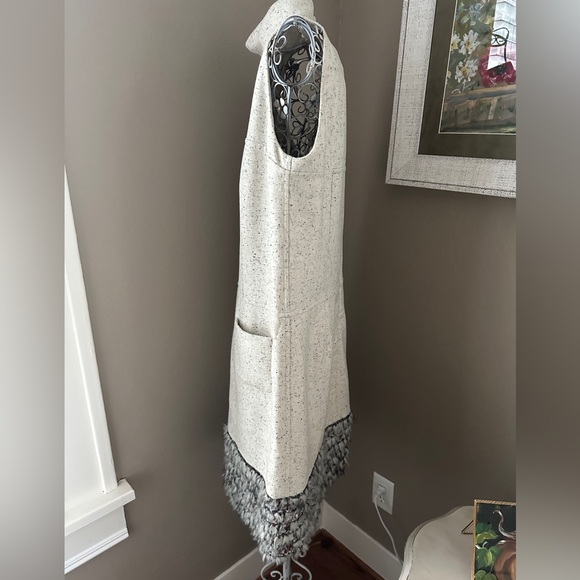 Authentic Chanel Sleeveless oatmeal wool fur trimmed dress size 40 - Picture 3 of 12